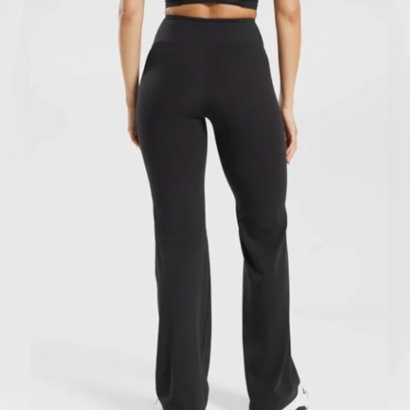 NWT Gymshark Black Crossover Flared Leggings, Women’s Medium-TALL - Picture 2 of 6